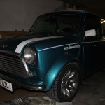 Mini auf erster Stufe der Auffahrrampen