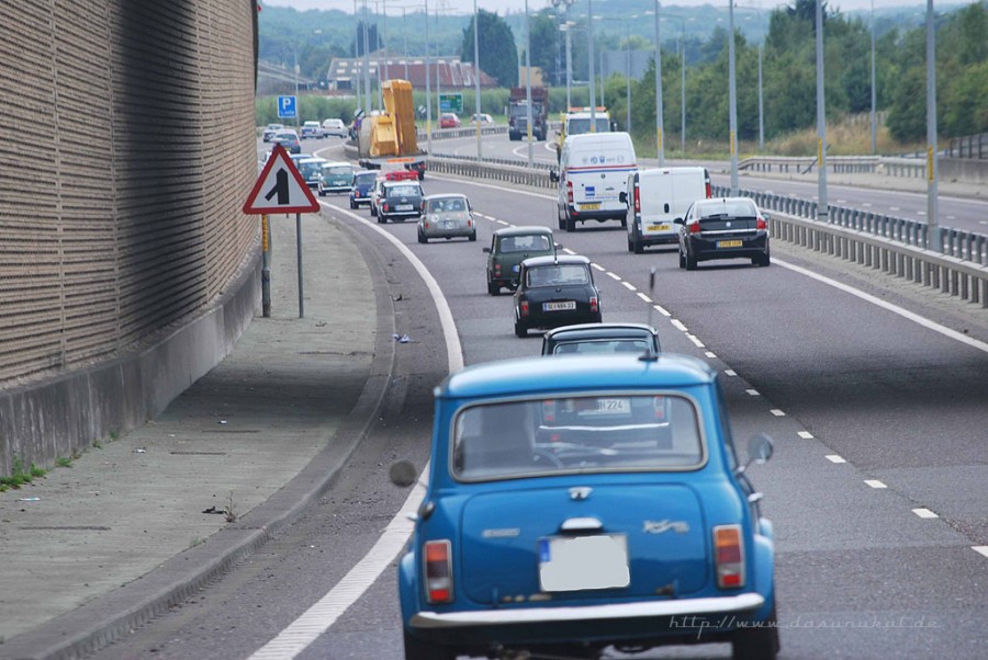 Mini`s auf dem Weg nach Longbridge